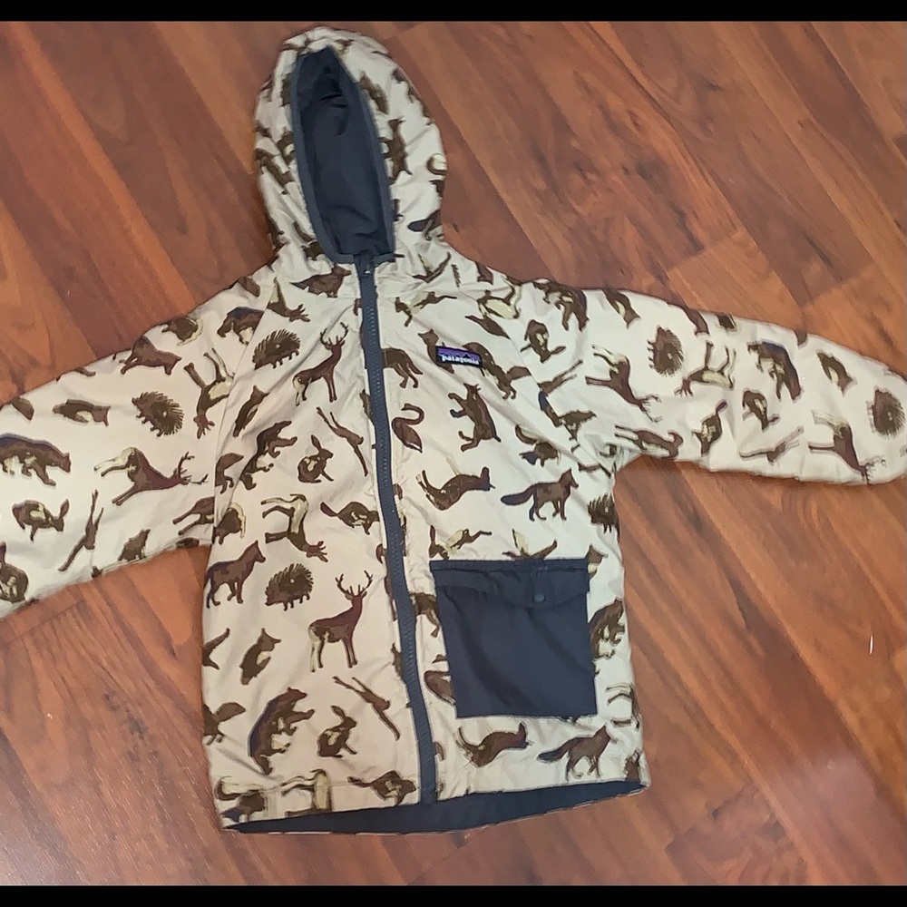 Dinosaur print Kids Patagonia Reversible Hoodie jacket size 6-7